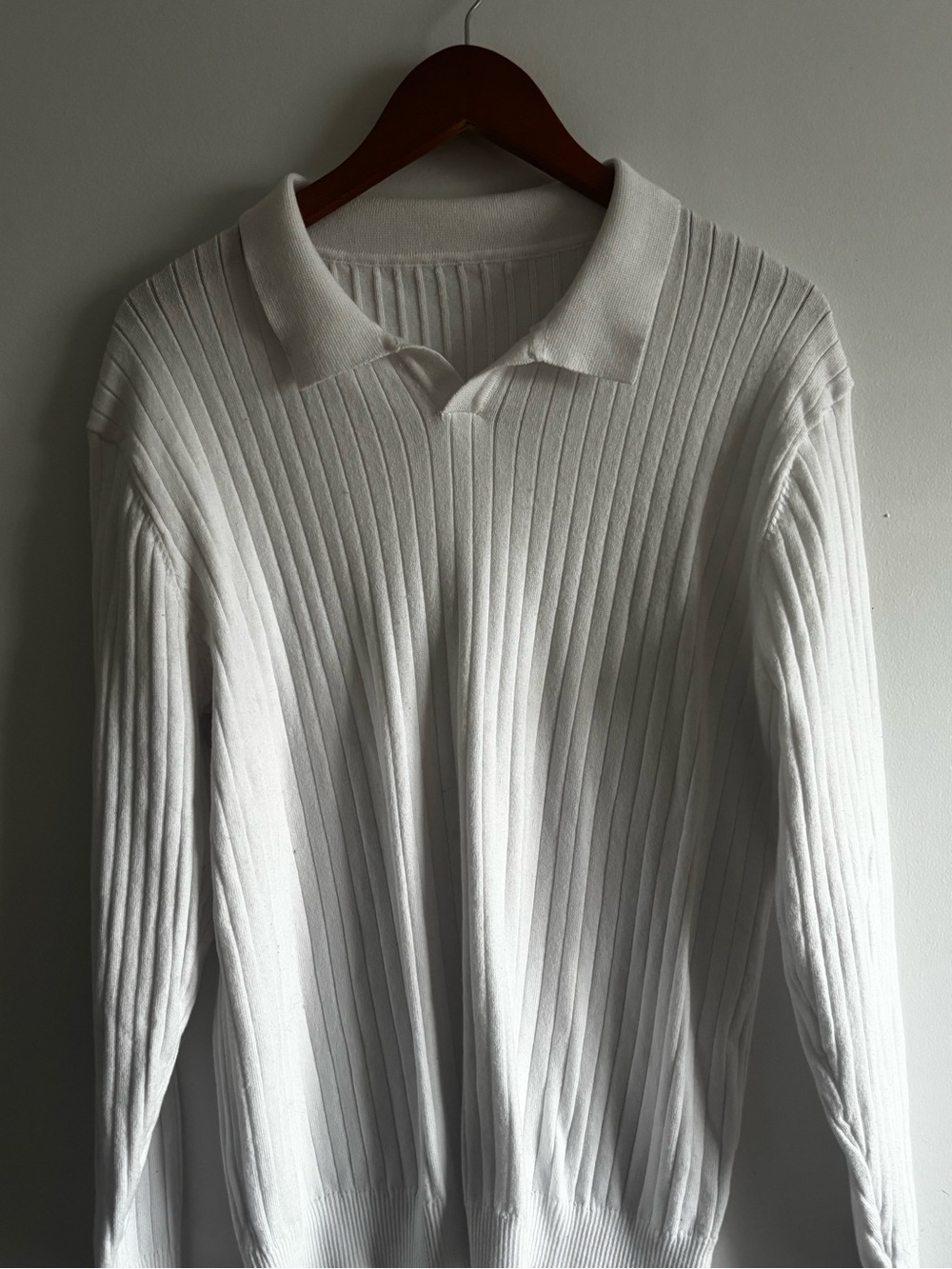 Source Unknown White Ribbed V-Neck Sweater - Men